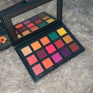 Luxurious eyeshadow.